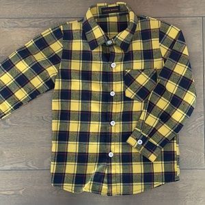 Boys plaid button up size 5T